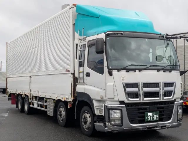 いすゞ ギガ QKG-CYJ77A(8x4)の写真2