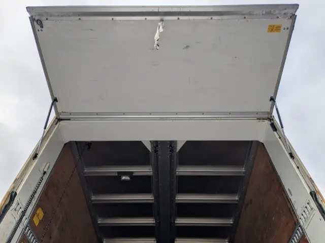 いすゞ ギガ QKG-CYJ77A(8x4)の写真8