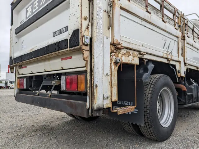 いすゞ エルフ TKG-NKR85A(2WD)の写真6