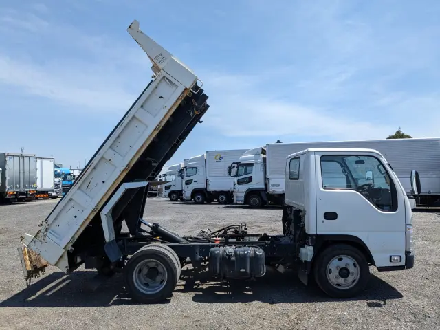 いすゞ エルフ TPG-NKR85AN(2WD)の写真23