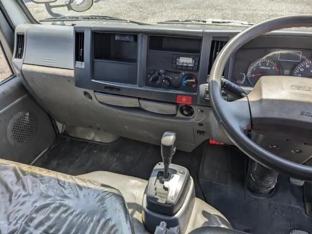いすゞ エルフ TPG-NKR85AN(2WD)の写真28