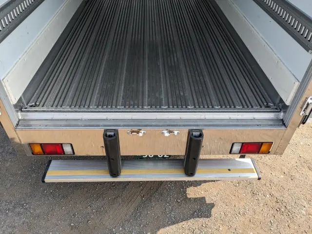 いすゞ エルフ TPG-NPR85AN(2WD)の写真9