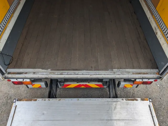 いすゞ フォワード TKG-FRR90T2(2WD)の写真11