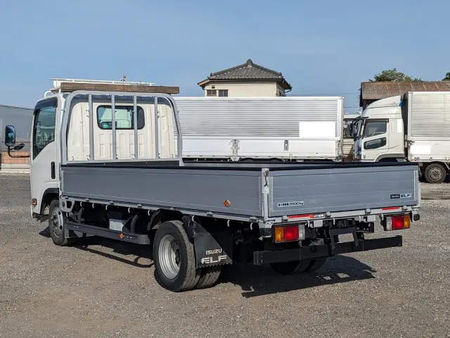 いすゞ エルフ 2RG-NLR88AR(2WD)の写真3