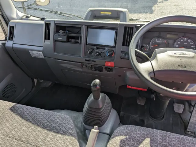 いすゞ エルフ 2RG-NLR88AR(2WD)の写真27