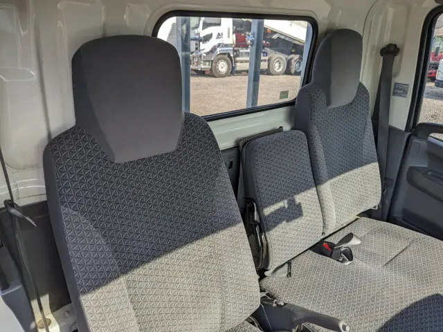 いすゞ エルフ 2RG-NLR88AR(2WD)の写真30