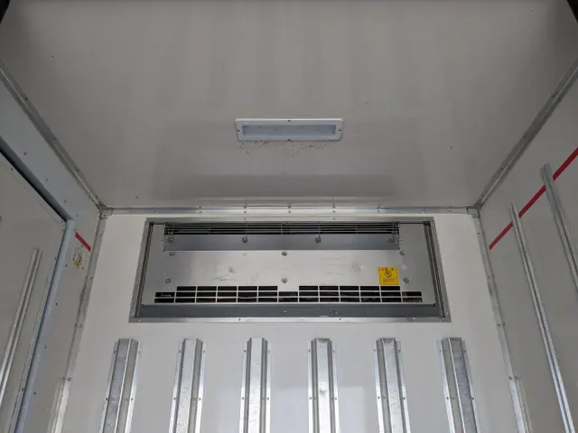 いすゞ エルフ 2RG-NMR88N(2WD)の写真15