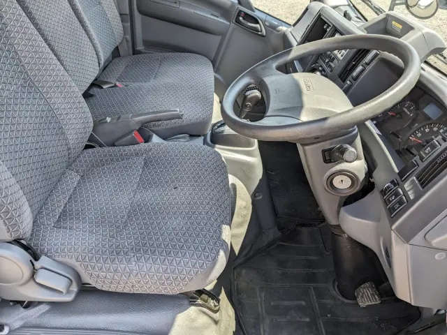 いすゞ エルフ 2RG-NMR88N(2WD)の写真27