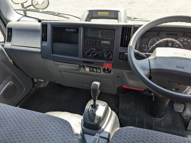 いすゞ エルフ 2RG-NMR88N(2WD)の写真28