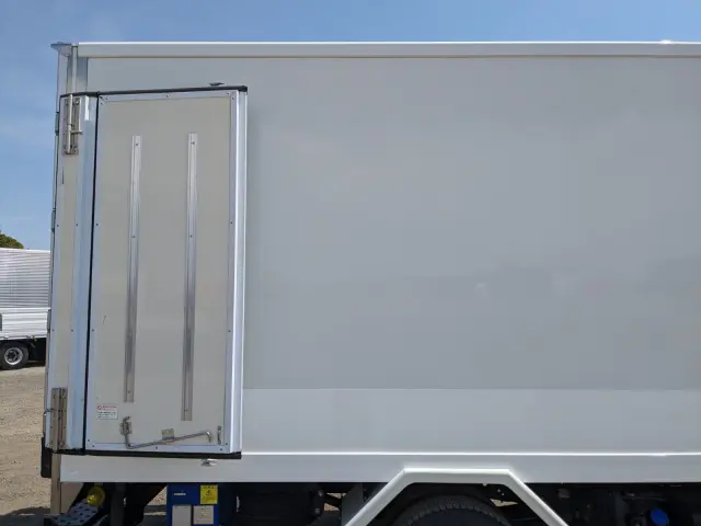 いすゞ エルフ 2RG-NMR88N(2WD)の写真31