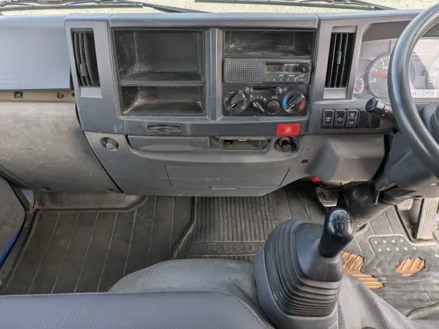 いすゞ エルフ TKG-NKR85AN(2WD)の写真27
