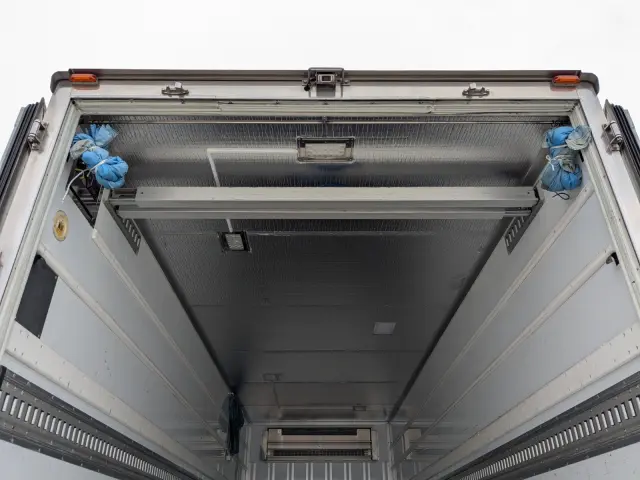 いすゞ フォワード 2PG-FRR90T2(2WD)の写真12