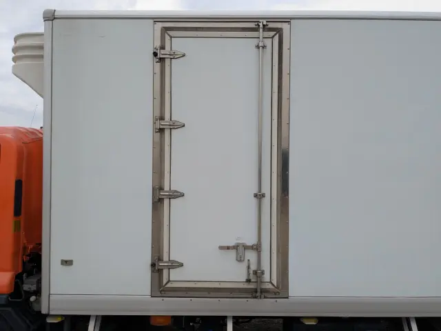 いすゞ フォワード 2PG-FRR90T2(2WD)の写真30