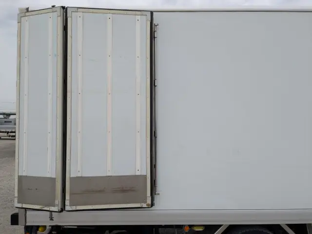 いすゞ フォワード 2PG-FRR90T2(2WD)の写真33