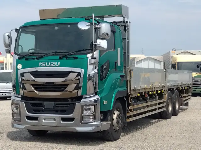 いすゞ ギガ 2PG-CYL77C(6x2)の写真1