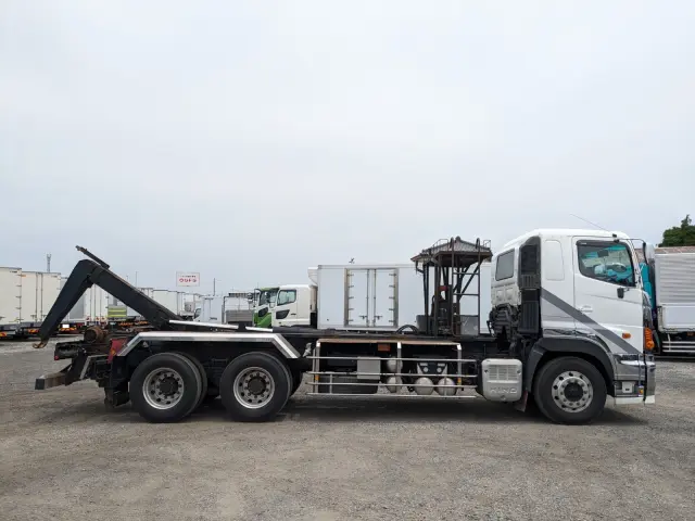 日野 プロフィア LDG-FS1ERBA(6x4)の写真32