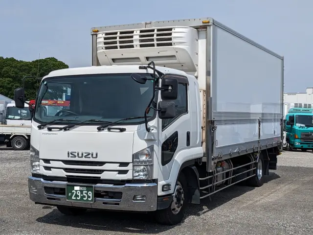 いすゞ フォワード LKG-FTR90T2(2WD)の写真1