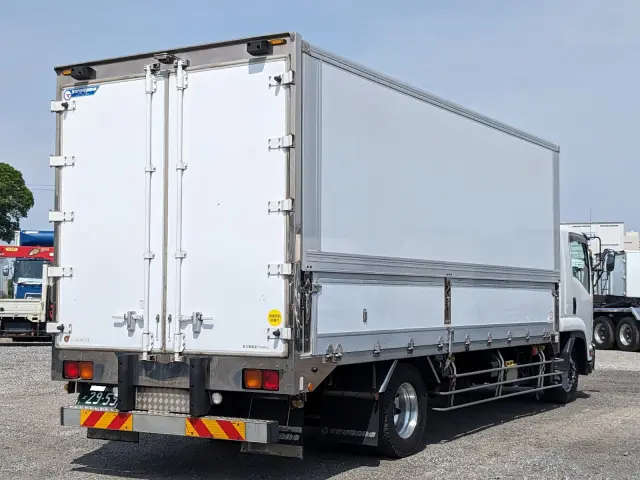 いすゞ フォワード LKG-FTR90T2(2WD)の写真5