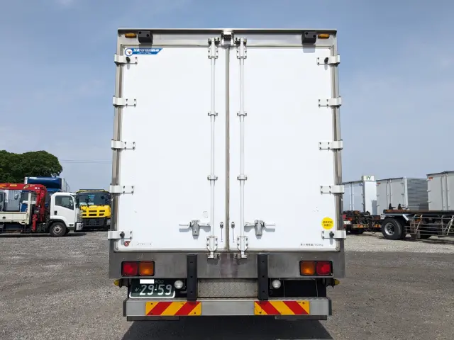 いすゞ フォワード LKG-FTR90T2(2WD)の写真6