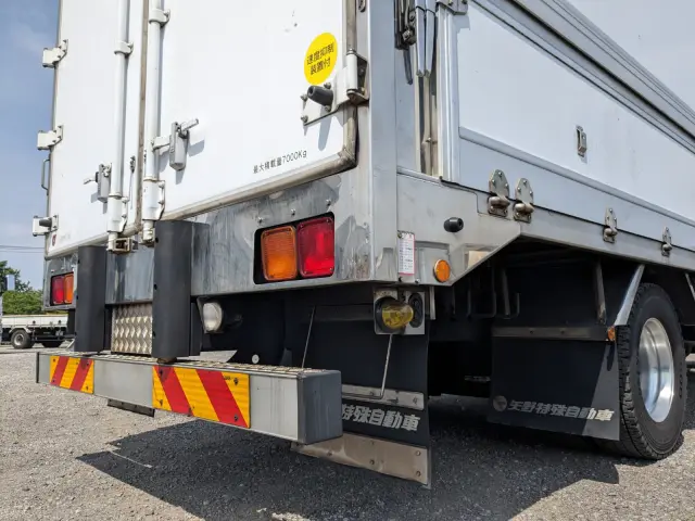 いすゞ フォワード LKG-FTR90T2(2WD)の写真7