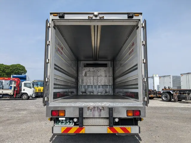 いすゞ フォワード LKG-FTR90T2(2WD)の写真9