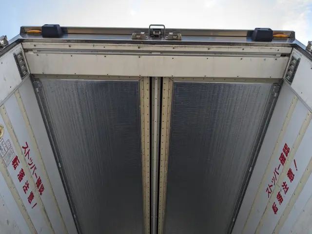 いすゞ フォワード LKG-FTR90T2(2WD)の写真11