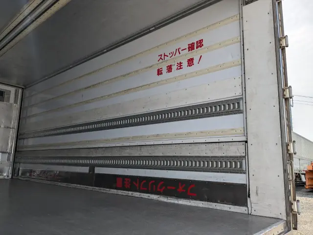 いすゞ フォワード LKG-FTR90T2(2WD)の写真18