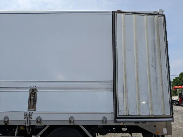 いすゞ フォワード LKG-FTR90T2(2WD)の写真20