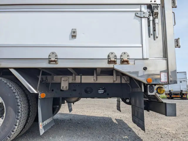 いすゞ フォワード LKG-FTR90T2(2WD)の写真21