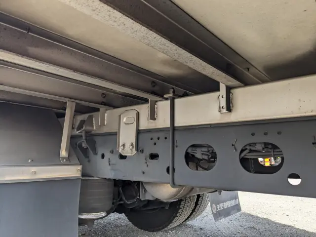 いすゞ フォワード LKG-FTR90T2(2WD)の写真22