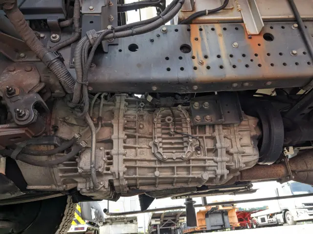 いすゞ フォワード LKG-FTR90T2(2WD)の写真24