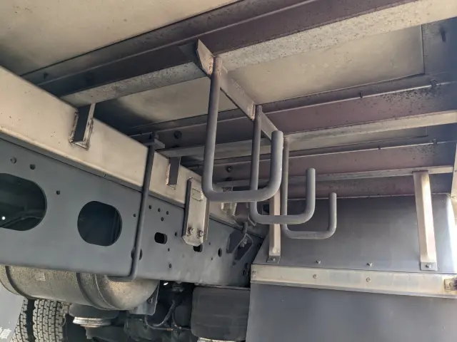 いすゞ フォワード LKG-FTR90T2(2WD)の写真30