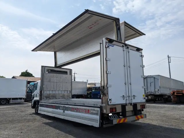 いすゞ フォワード LKG-FTR90T2(2WD)の写真34