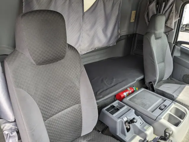 いすゞ フォワード LKG-FTR90T2(2WD)の写真40