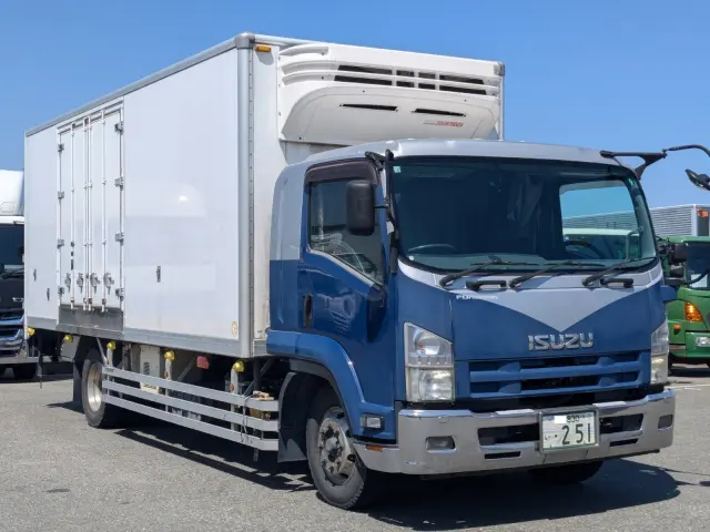 いすゞ フォワード QKG-FTR34T2(2WD)の写真3