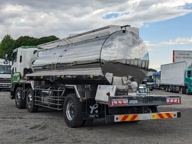 いすゞ ギガ 2PG-CYE77DM(6x2)の写真4