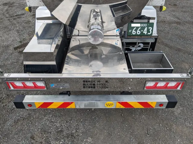 いすゞ ギガ 2PG-CYE77DM(6x2)の写真9