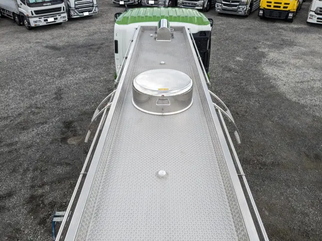 いすゞ ギガ 2PG-CYE77DM(6x2)の写真13