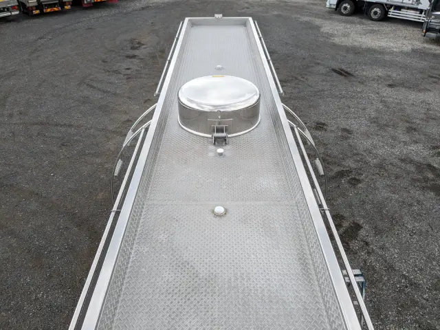 いすゞ ギガ 2PG-CYE77DM(6x2)の写真19