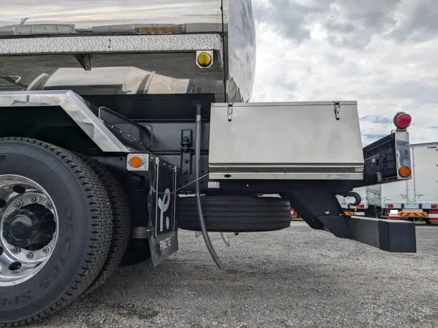 いすゞ ギガ 2PG-CYE77DM(6x2)の写真20