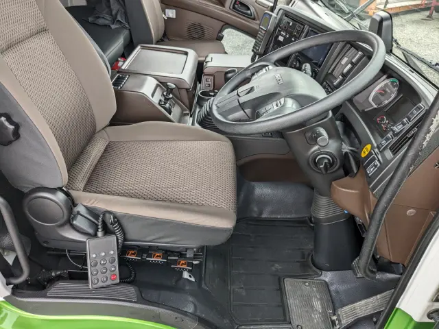 いすゞ ギガ 2PG-CYE77DM(6x2)の写真29