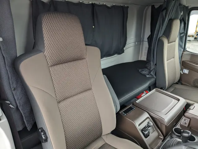 いすゞ ギガ 2PG-CYE77DM(6x2)の写真31