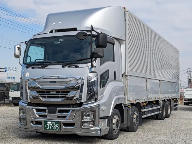 いすゞ ギガ 2PG-CYJ77C(8x4)の写真1