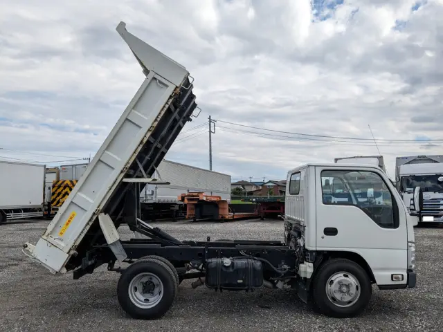 いすゞ エルフ TPG-NKR85AD(2WD)の写真26