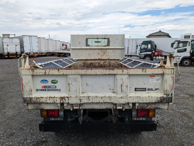 いすゞ エルフ TPG-NKR85AD(2WD)の写真6