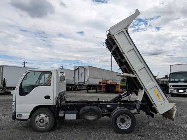 いすゞ エルフ TPG-NKR85AD(2WD)の写真32