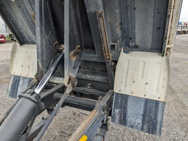 いすゞ エルフ TPG-NKR85AD(2WD)の写真34