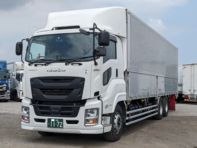 いすゞ ギガ 2PG-CYL77C(6x2)の写真1