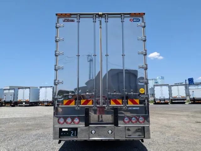 いすゞ ギガ QPG-CYY77B(6x2)の写真6