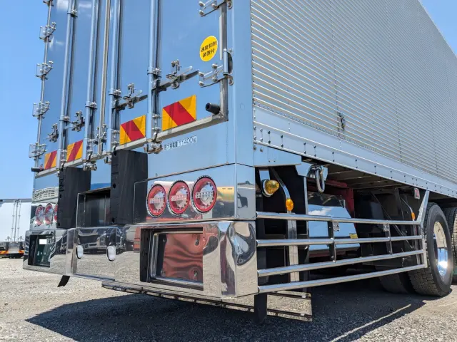 いすゞ ギガ QPG-CYY77B(6x2)の写真7